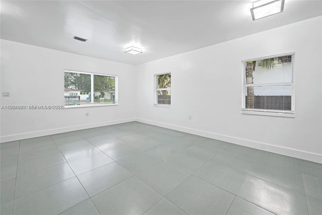 911 Sharar Ave #1 - Photo 7 of 20