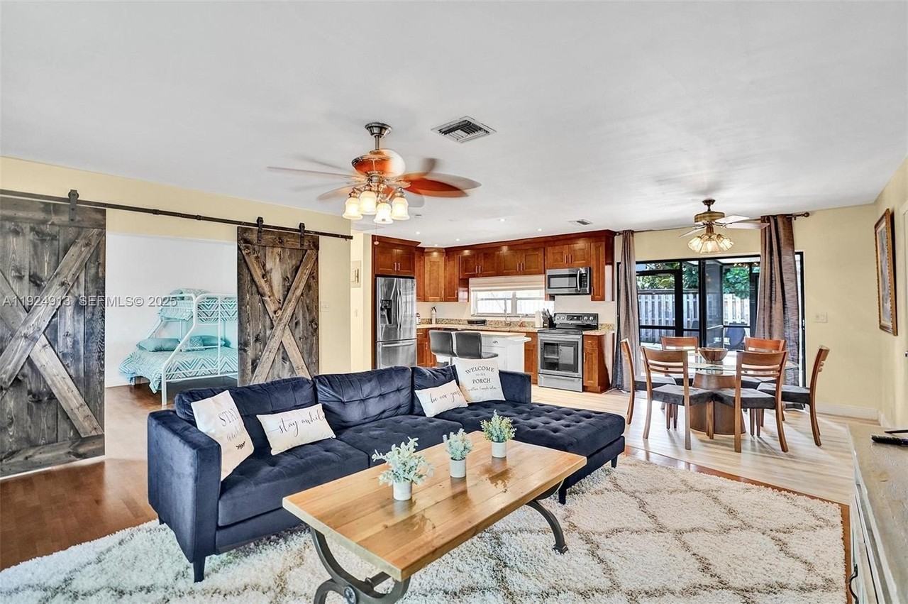 2620 Ne 19th St - Photo 6 of 42