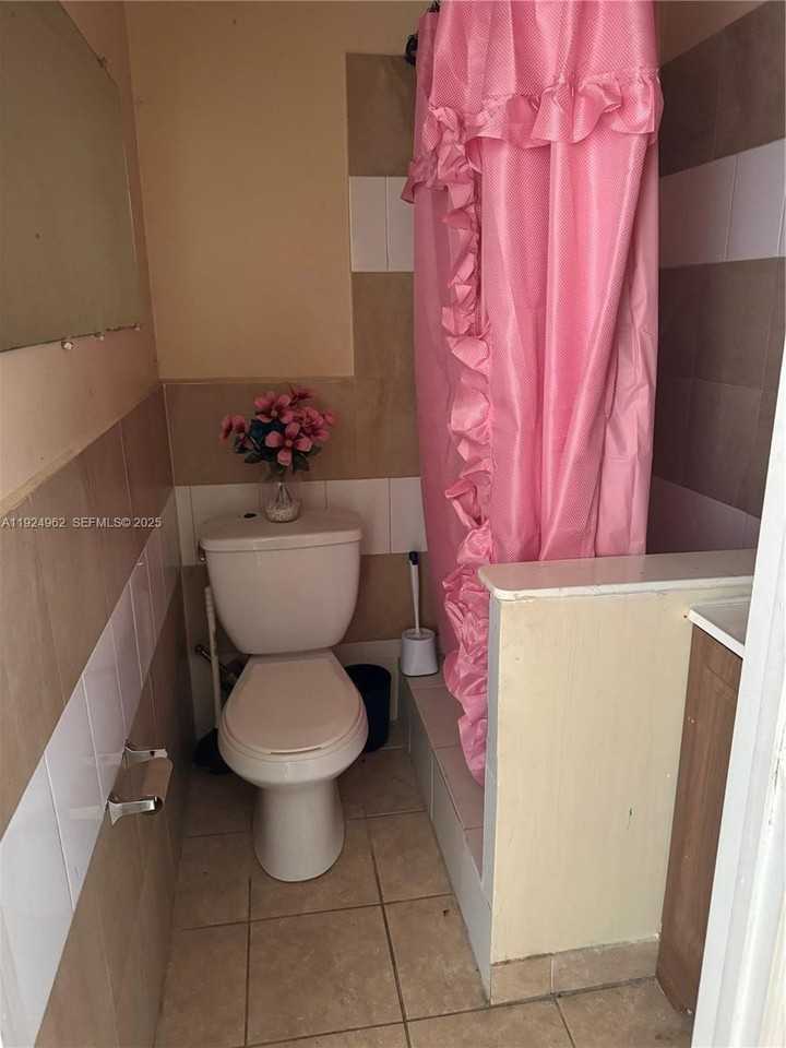 3491 Nw 33rd Ct #0 - Photo 4 of 4