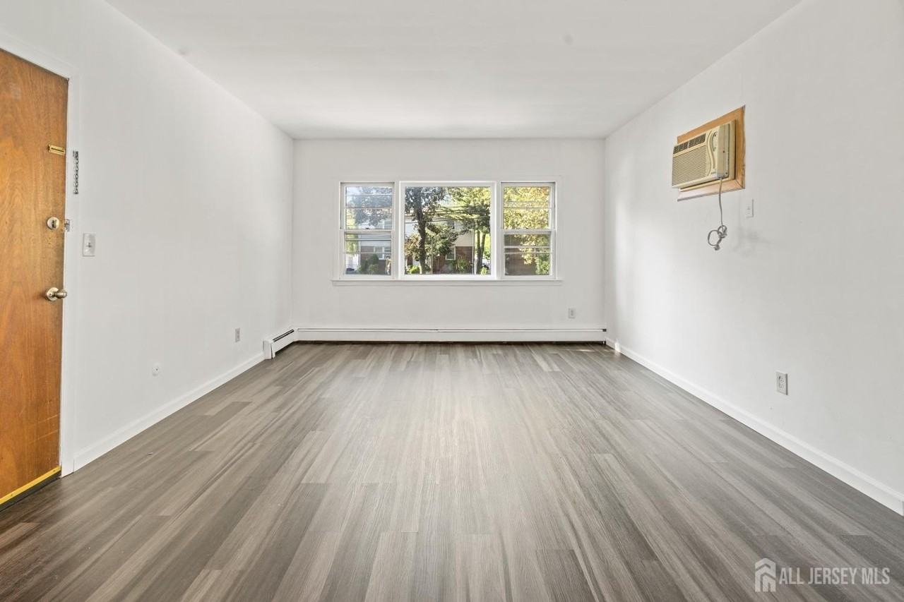 2063 Elizabeth Ave #7 - Photo 2 of 10