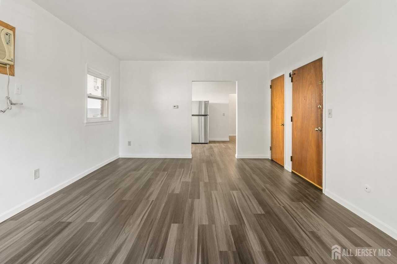 2063 Elizabeth Ave #7 - Photo 3 of 10