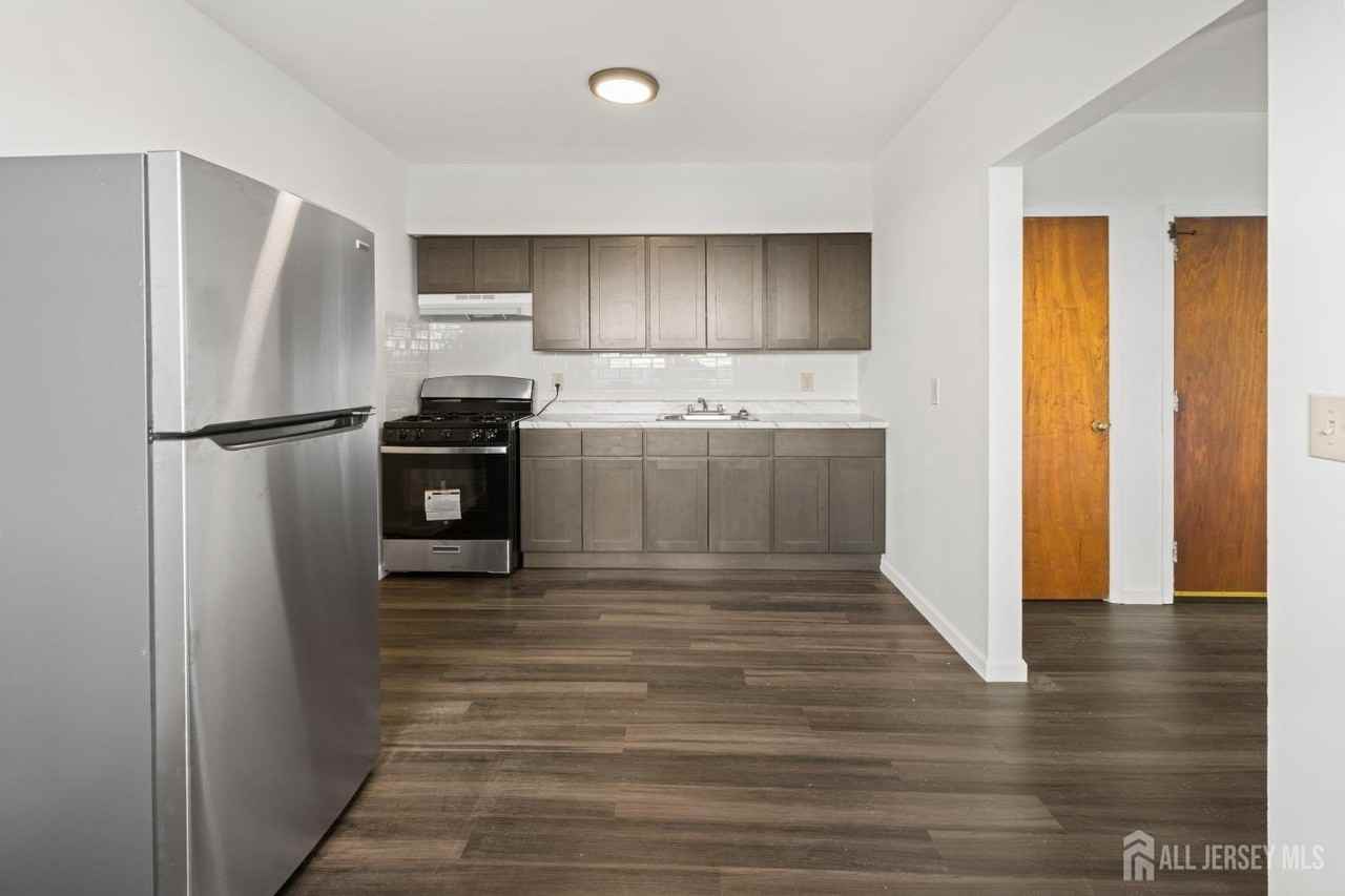 2063 Elizabeth Ave #7 - Photo 4 of 10