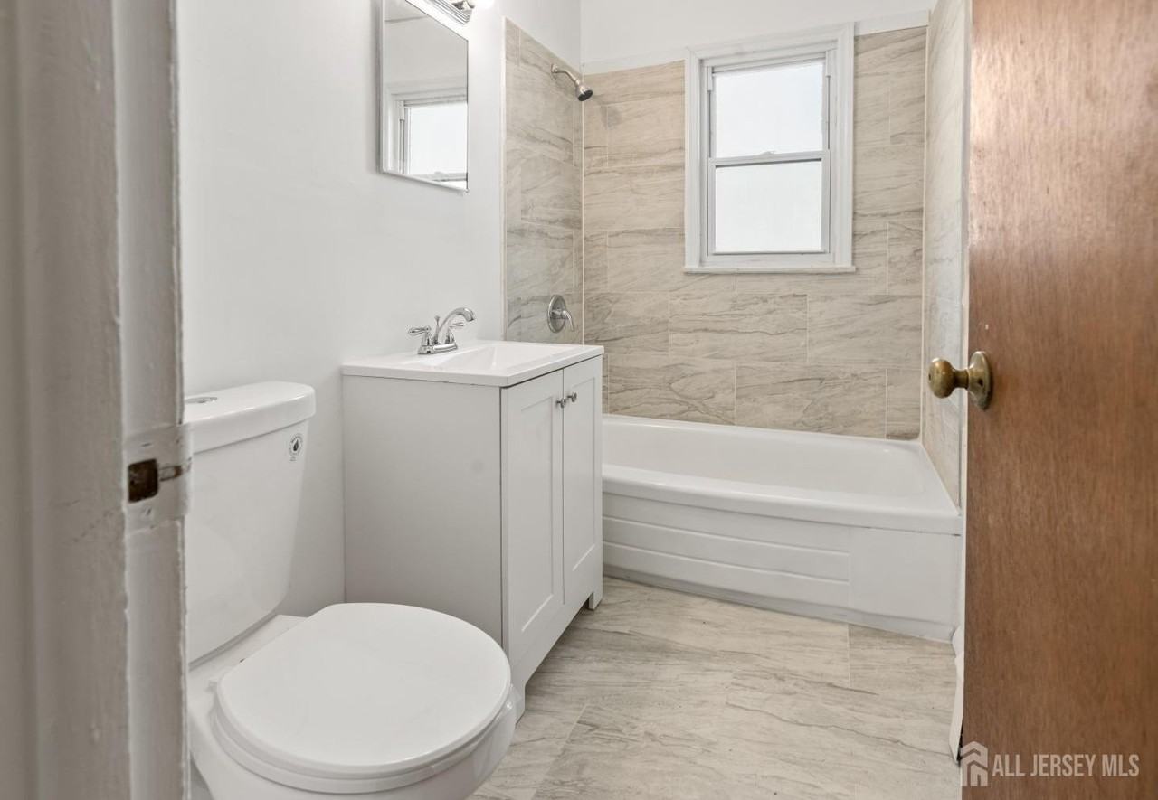 2063 Elizabeth Ave #7 - Photo 7 of 10