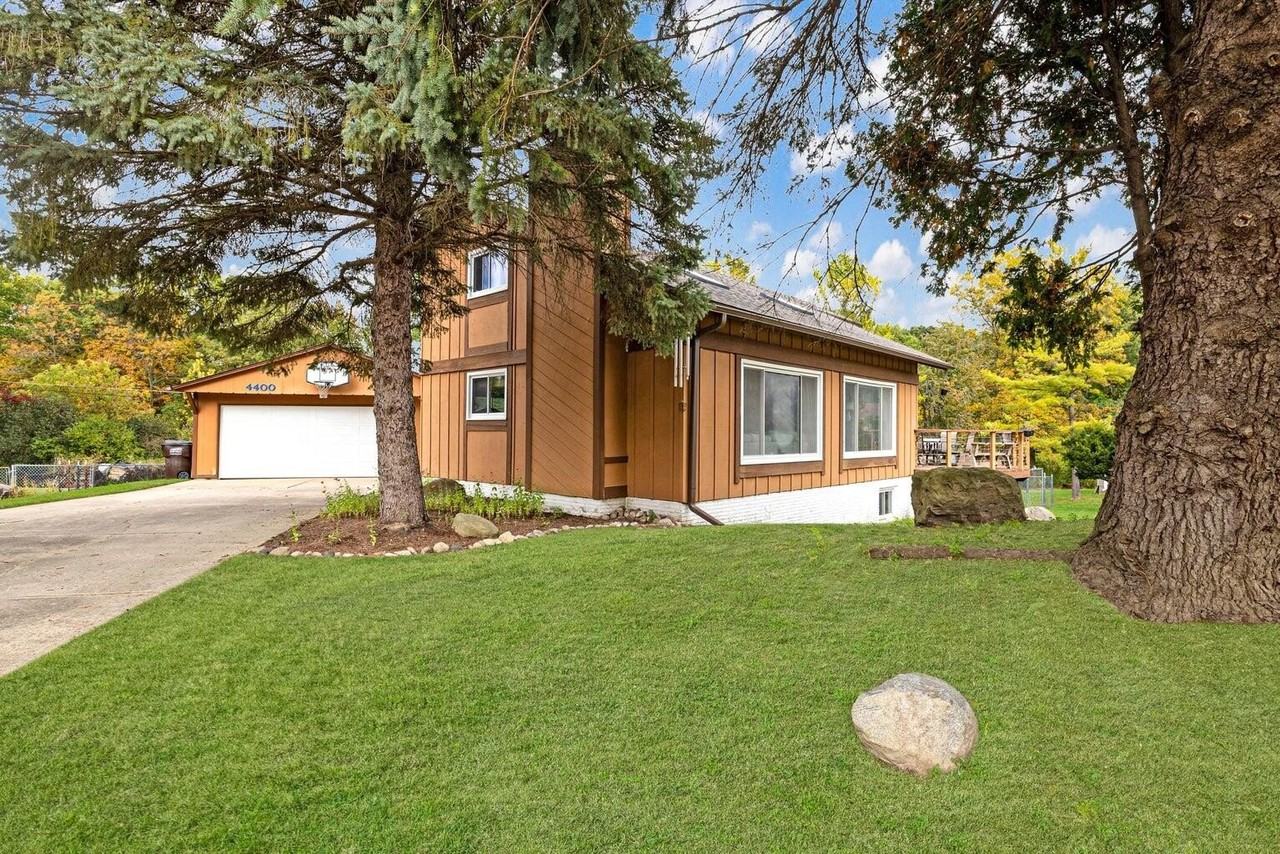 4400 Valley Rd - Photo 2 of 25