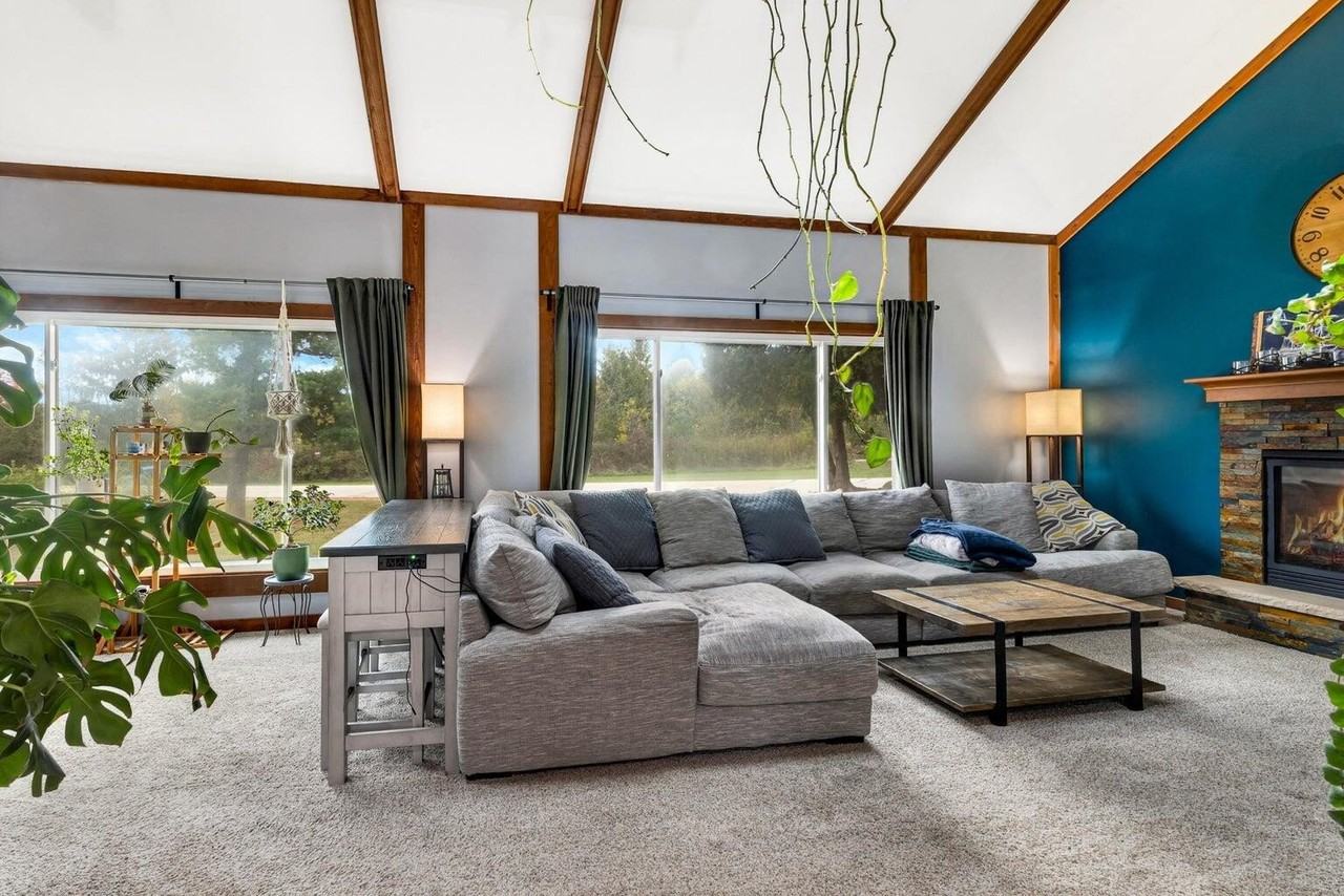 4400 Valley Rd - Photo 7 of 25