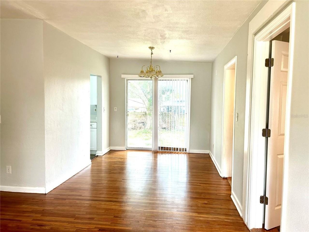 112 Dahlia Drive - Photo 2 of 18