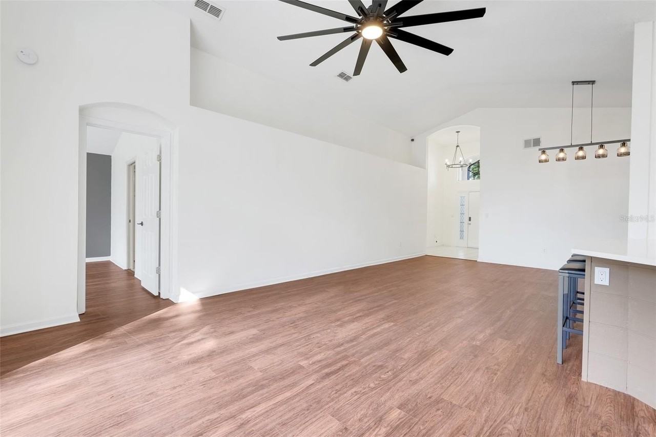 15722 Autumn Glen Ave - Photo 5 of 24