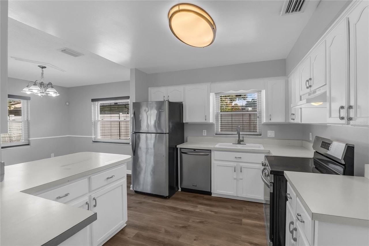 641 Glenview Dr - Photo 2 of 25