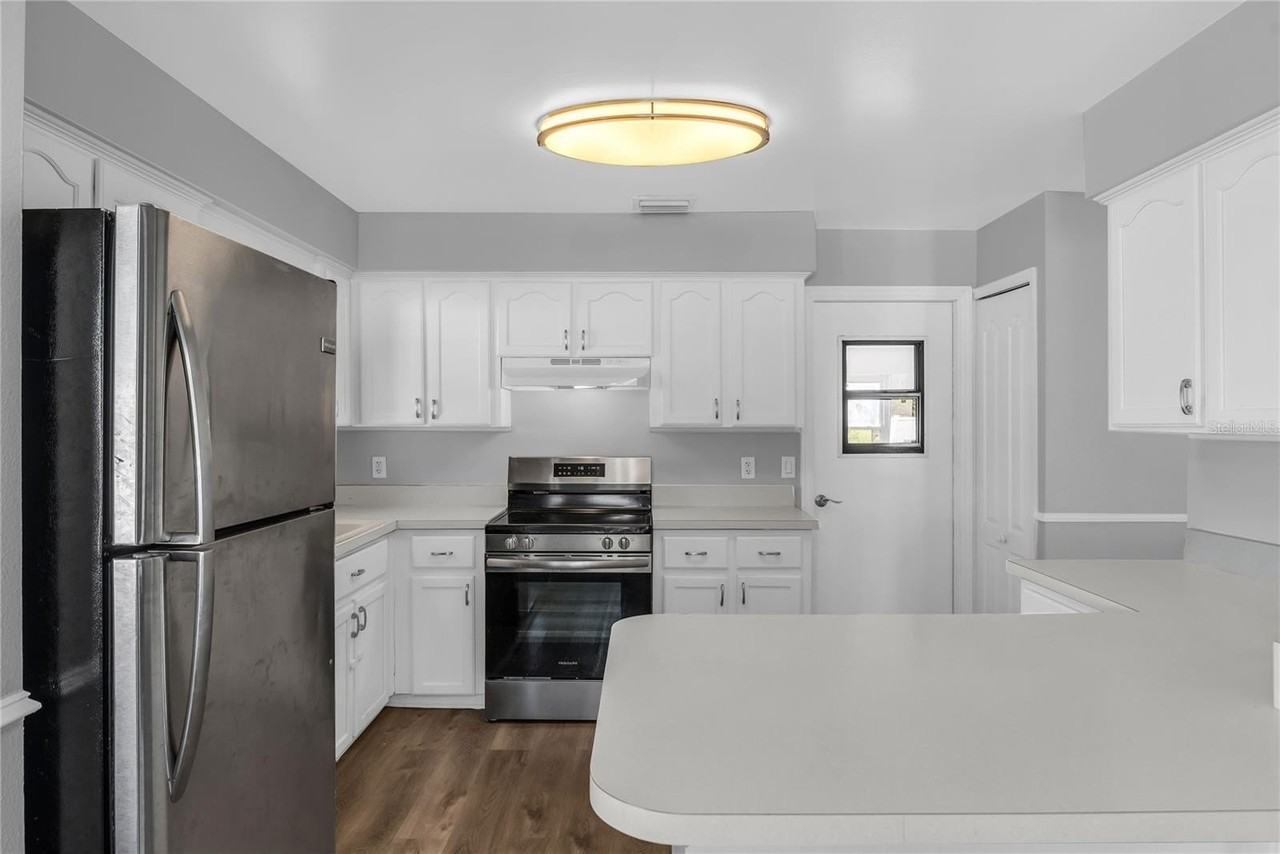 641 Glenview Dr - Photo 3 of 25