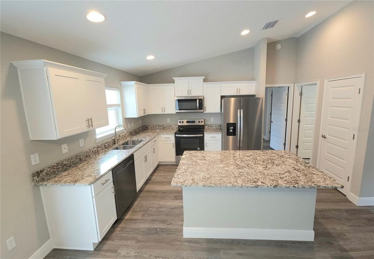 7236 N Glenridge Cir - Photo 2 of 13