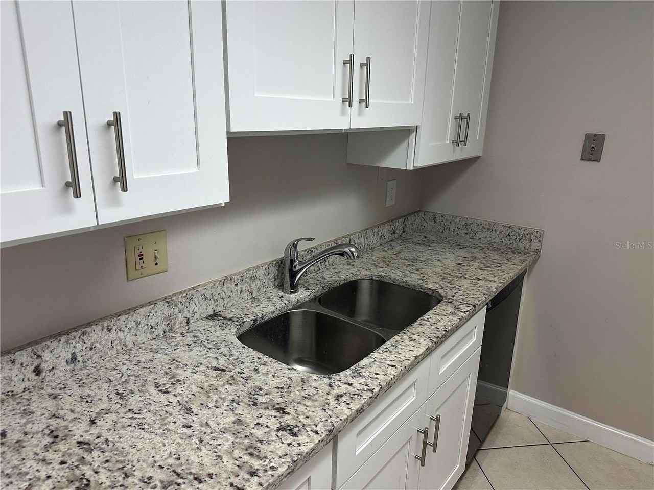 904 Lake Destiny Rd #G - Photo 4 of 22