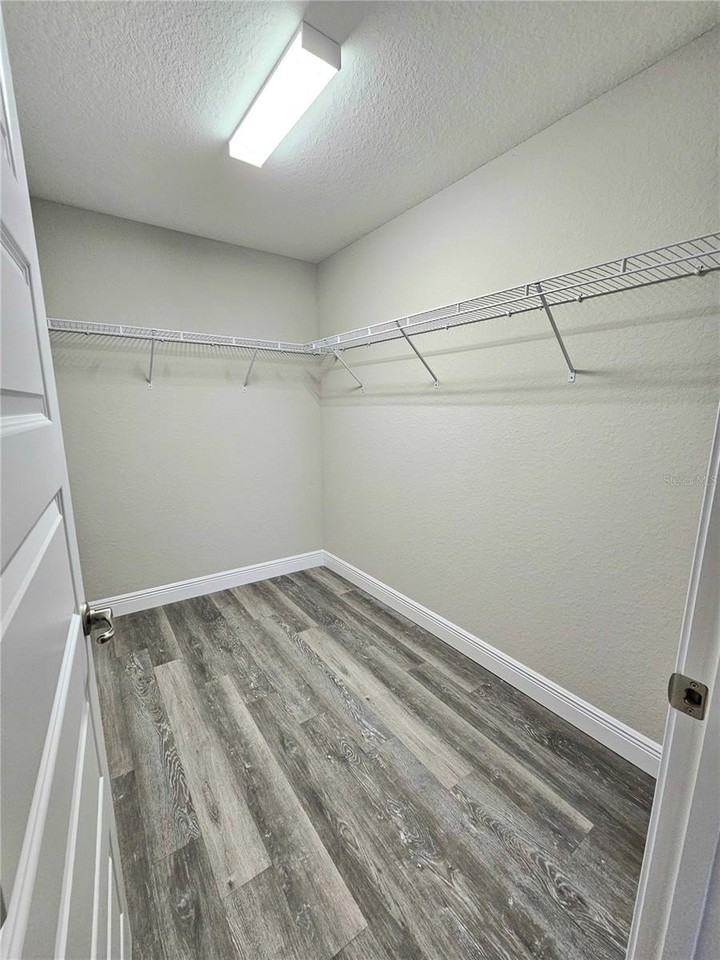 8500 N Sussex Dr - Photo 6 of 13