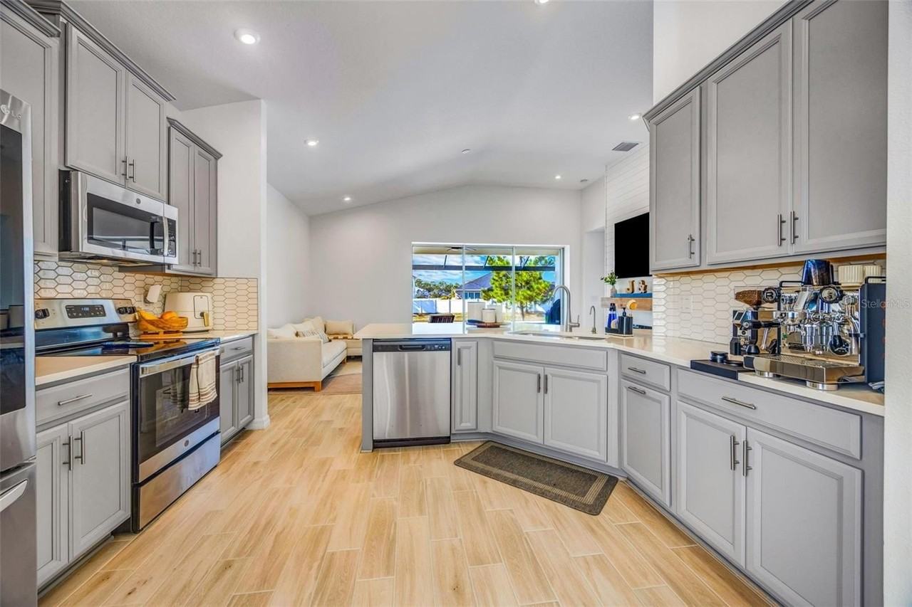 33995 Astoria Cir - Photo 5 of 50