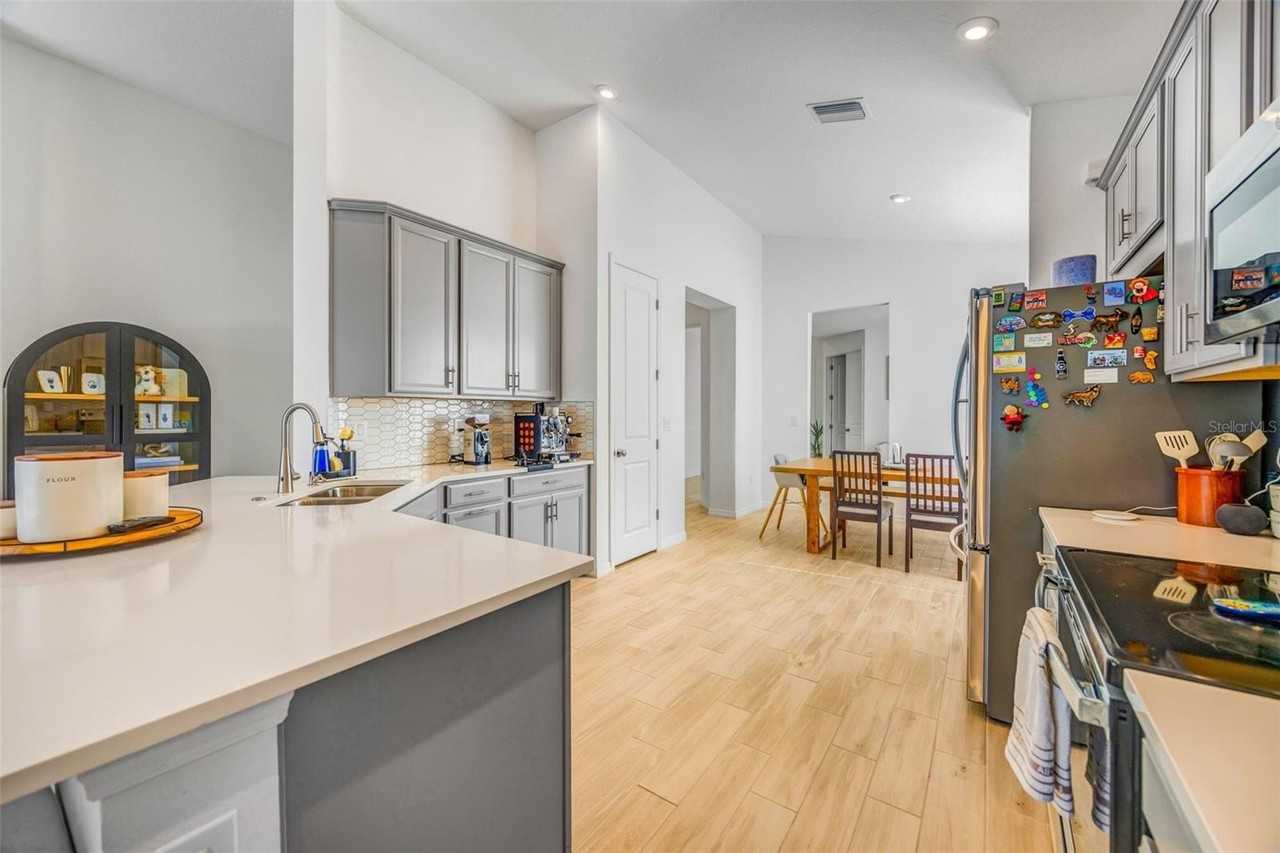 33995 Astoria Cir - Photo 7 of 50