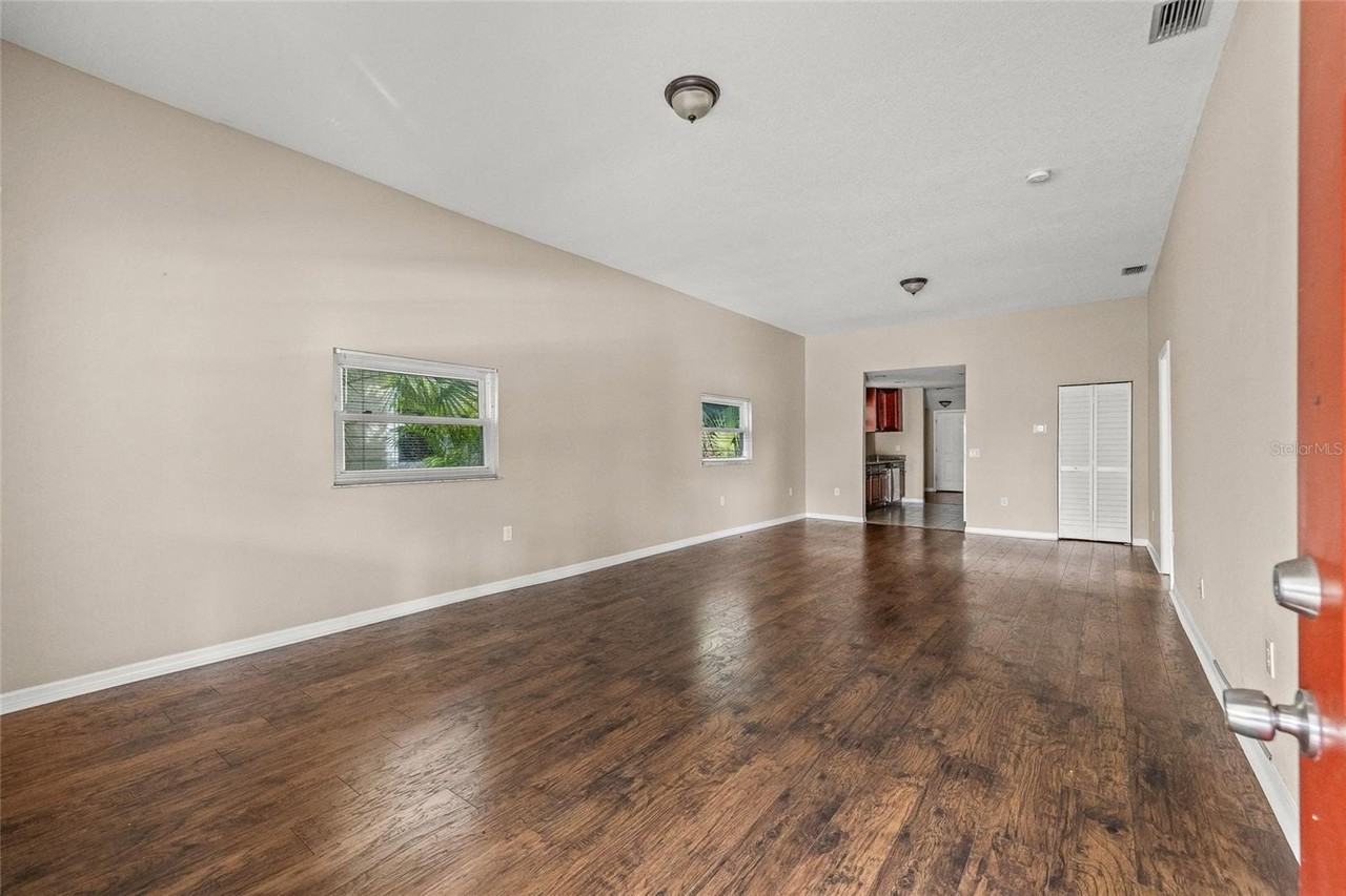 2501 W Gray St - Photo 6 of 31