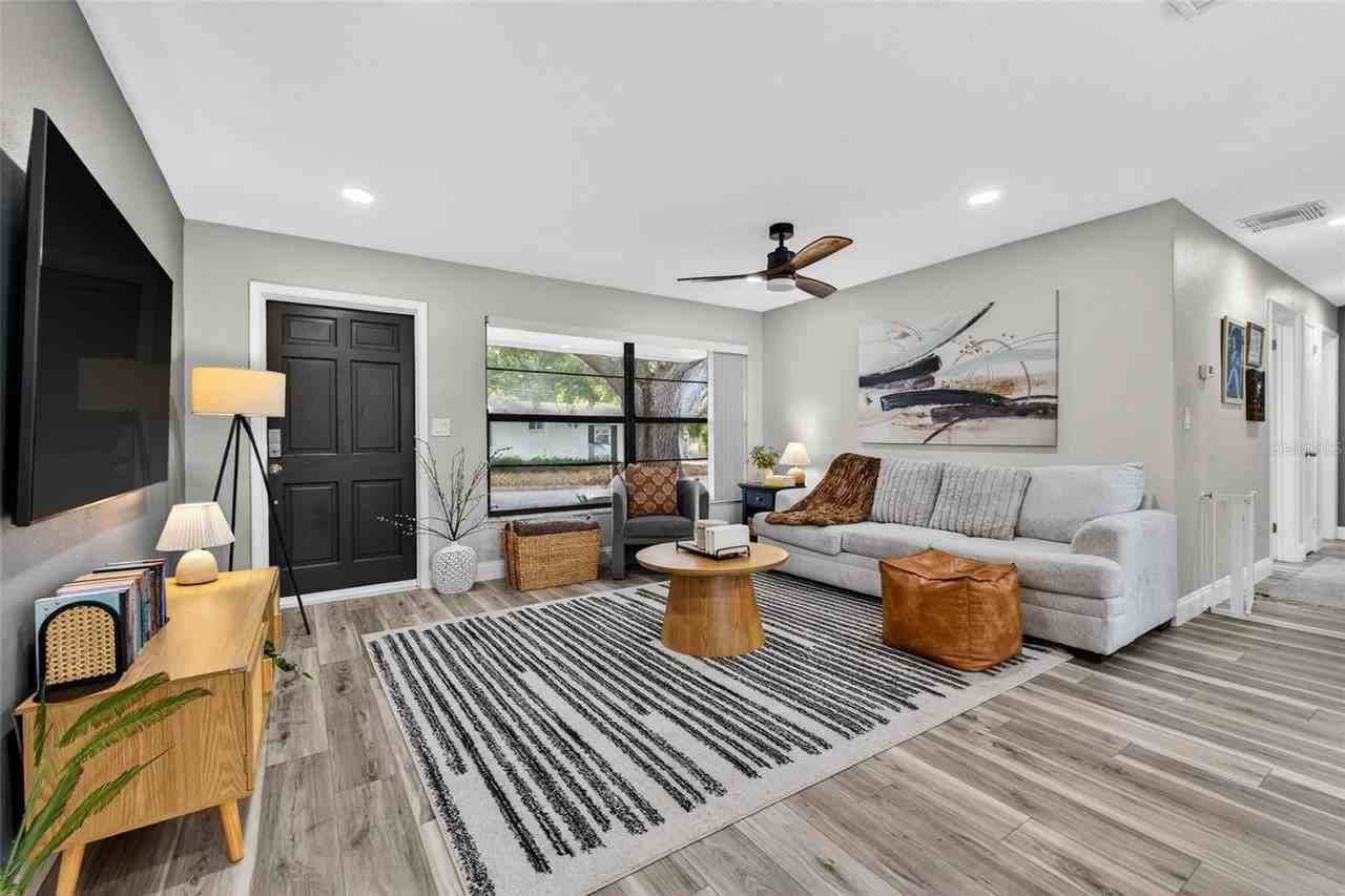 6501 Livingston Ave N - Photo 3 of 31