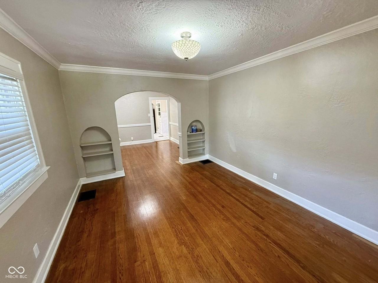 1132 Shannon Ave - Photo 3 of 12