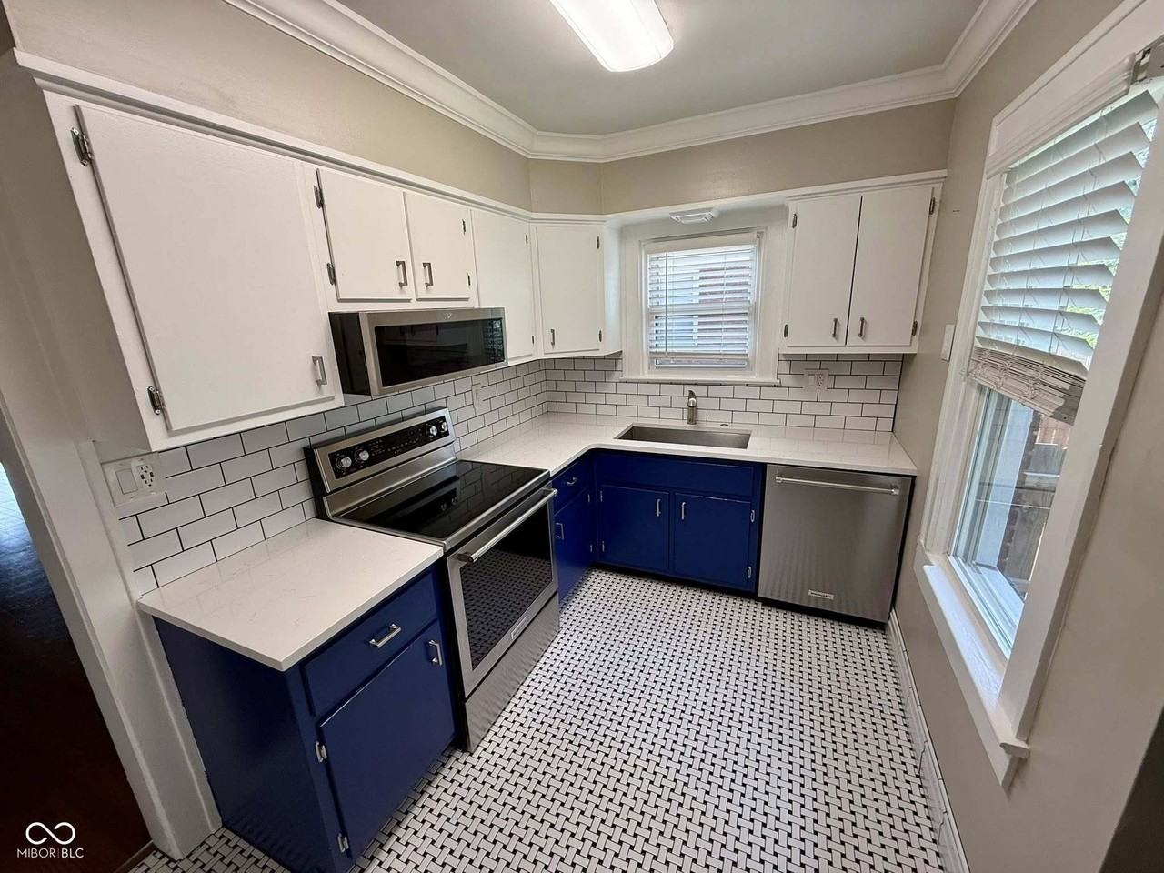 1132 Shannon Ave - Photo 6 of 12