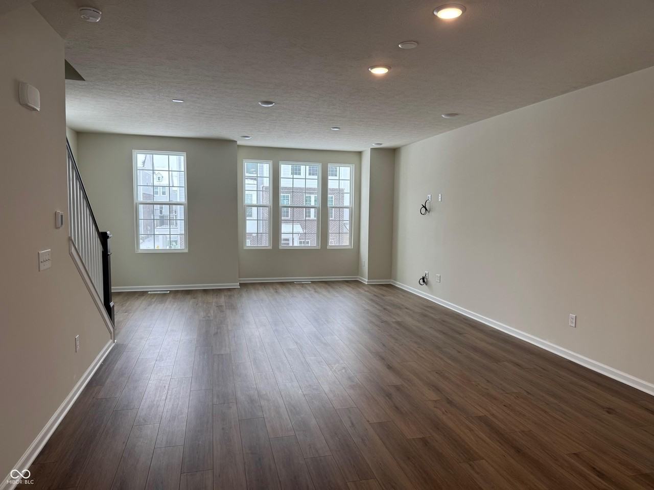 14555 Elsmere Ln - Photo 4 of 26