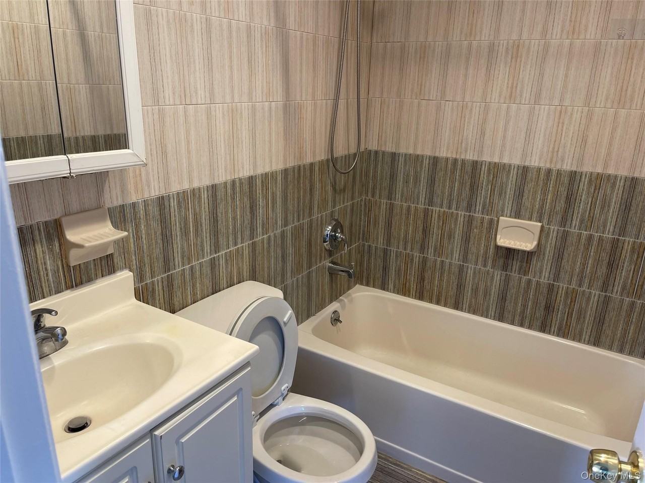 8822 70th Rd 2nd Fl #2ndFL - Photo 7 of 14