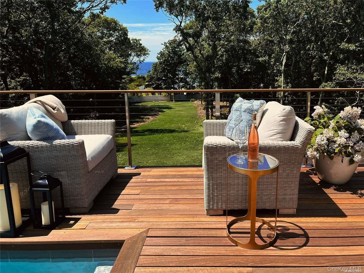 11925 Soundview Ave - Photo 4 of 15