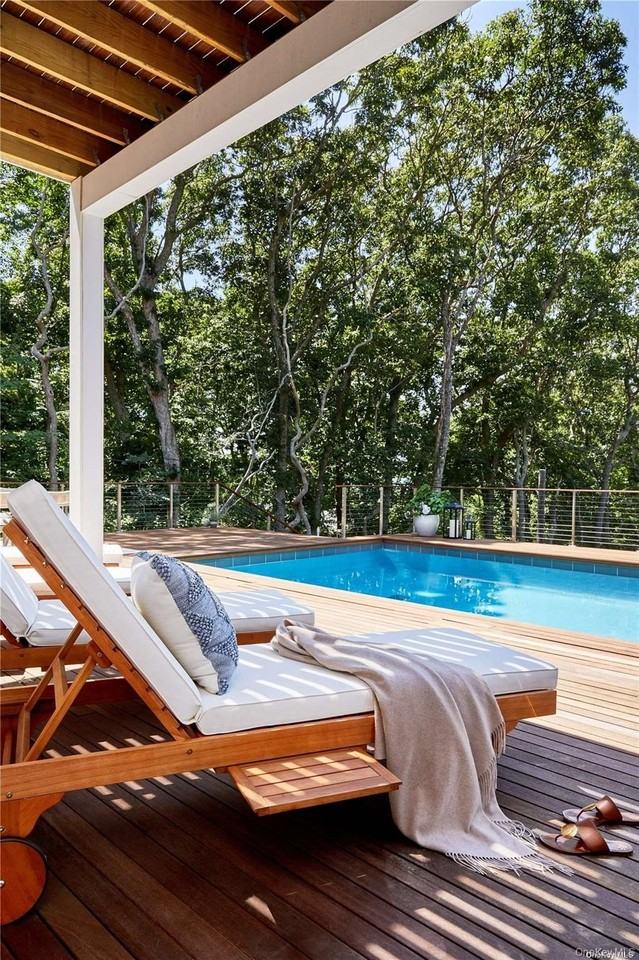 11925 Soundview Ave - Photo 5 of 15