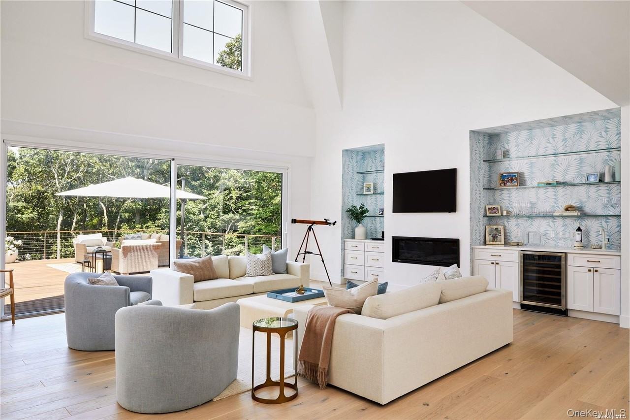 11925 Soundview Ave - Photo 7 of 15