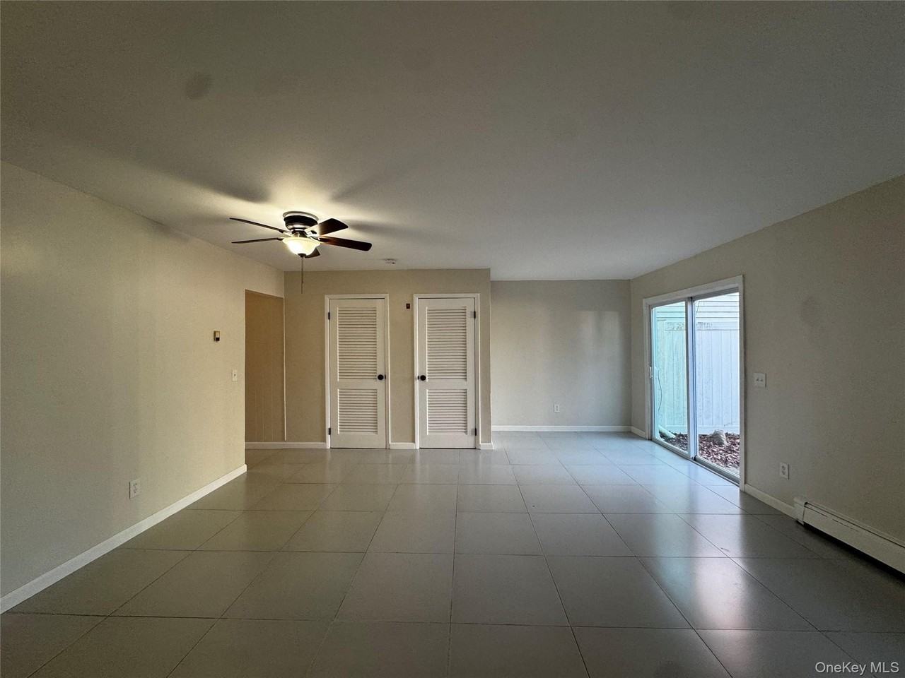 8 Whitman Ct - Photo 5 of 22