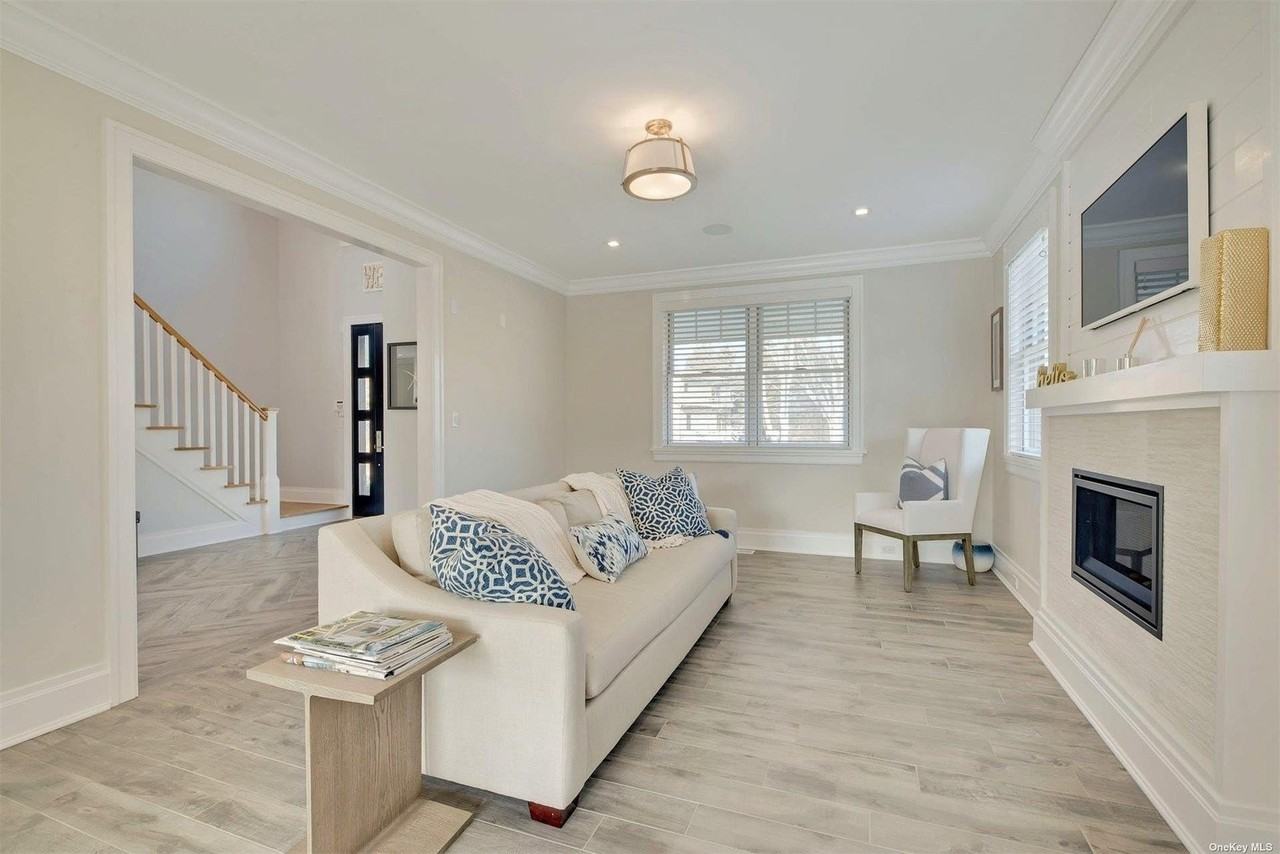 165 Marine Pl - Photo 4 of 34