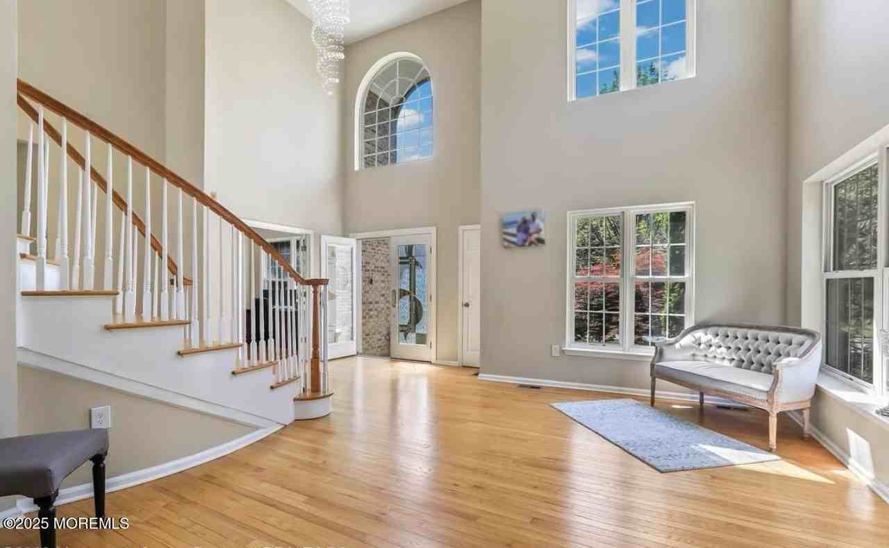 7 Round Hill Rd - Photo 5 of 50