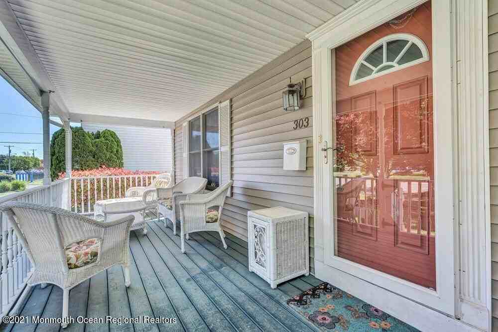 303 Salem Ave - Photo 7 of 38