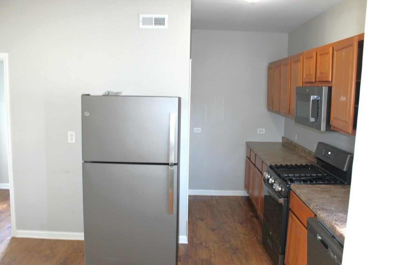 135 East Chestnut Street - Photo 2 of 9