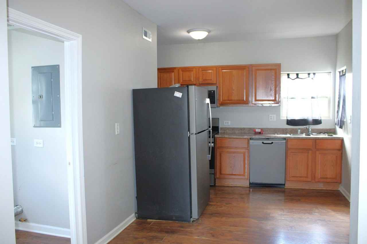 135 East Chestnut Street - Photo 3 of 9