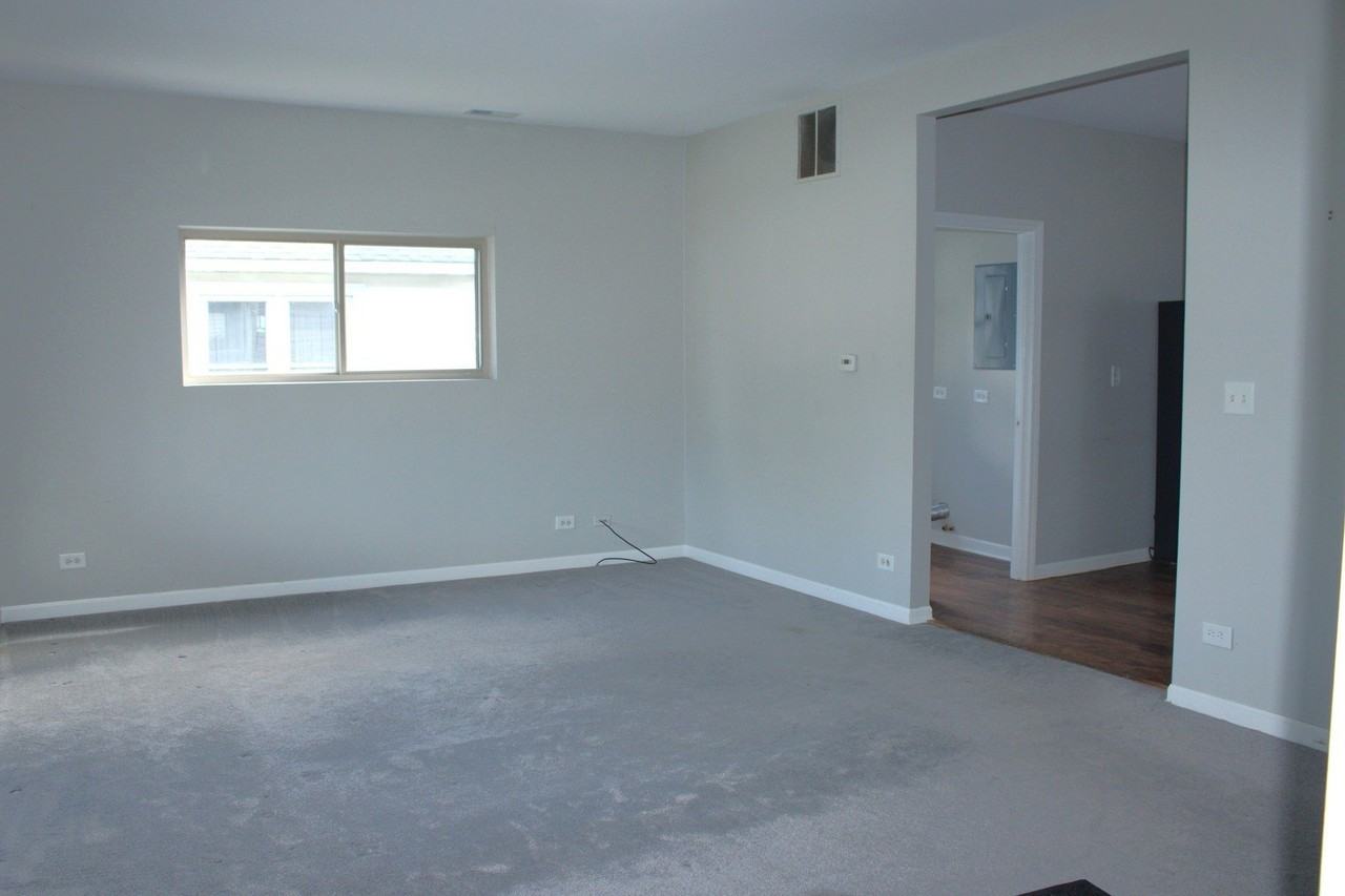 135 East Chestnut Street - Photo 4 of 9