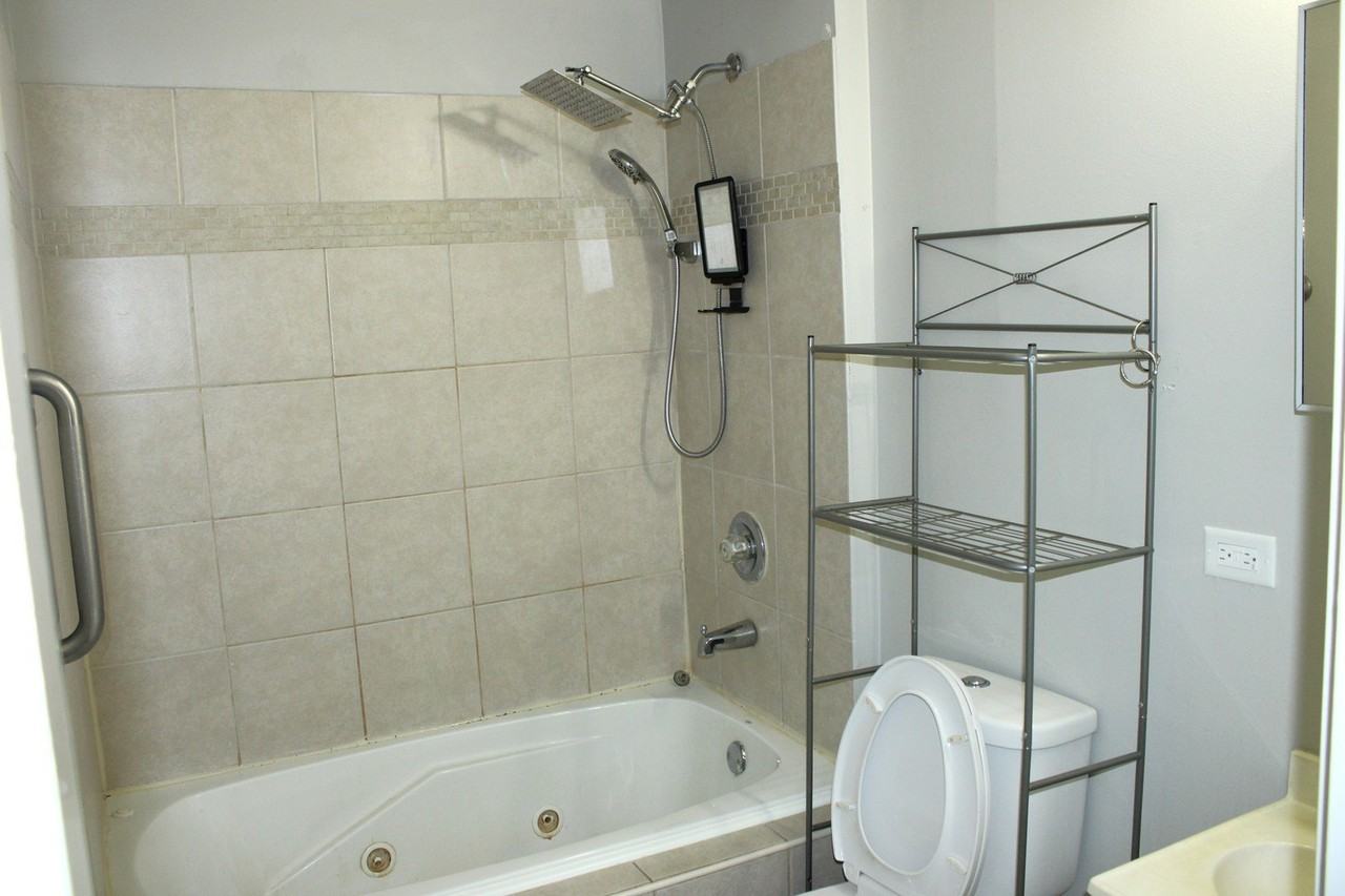 135 East Chestnut Street - Photo 7 of 9