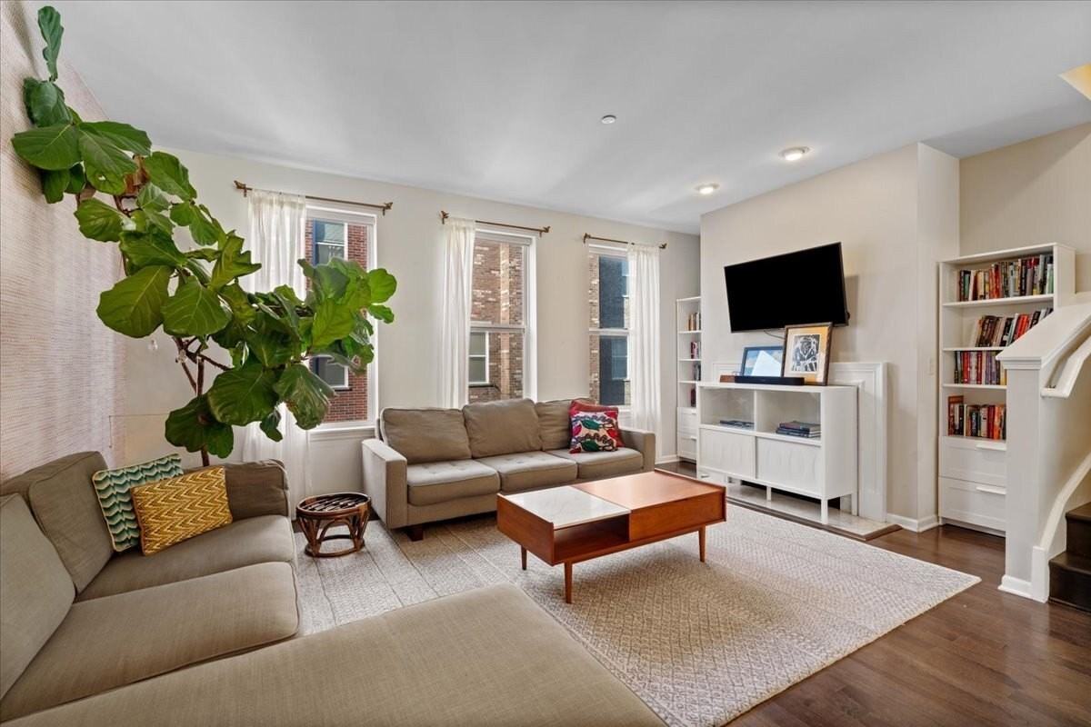 4647 South Lake Park Avenue #D - Photo 2 of 17