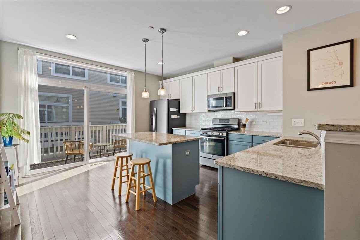 4647 South Lake Park Avenue #D - Photo 6 of 17