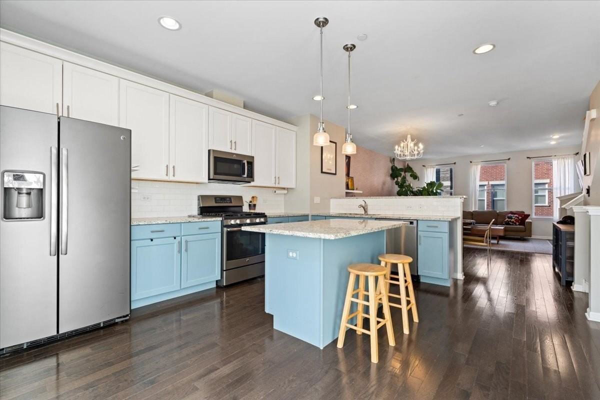 4647 South Lake Park Avenue #D - Photo 7 of 17