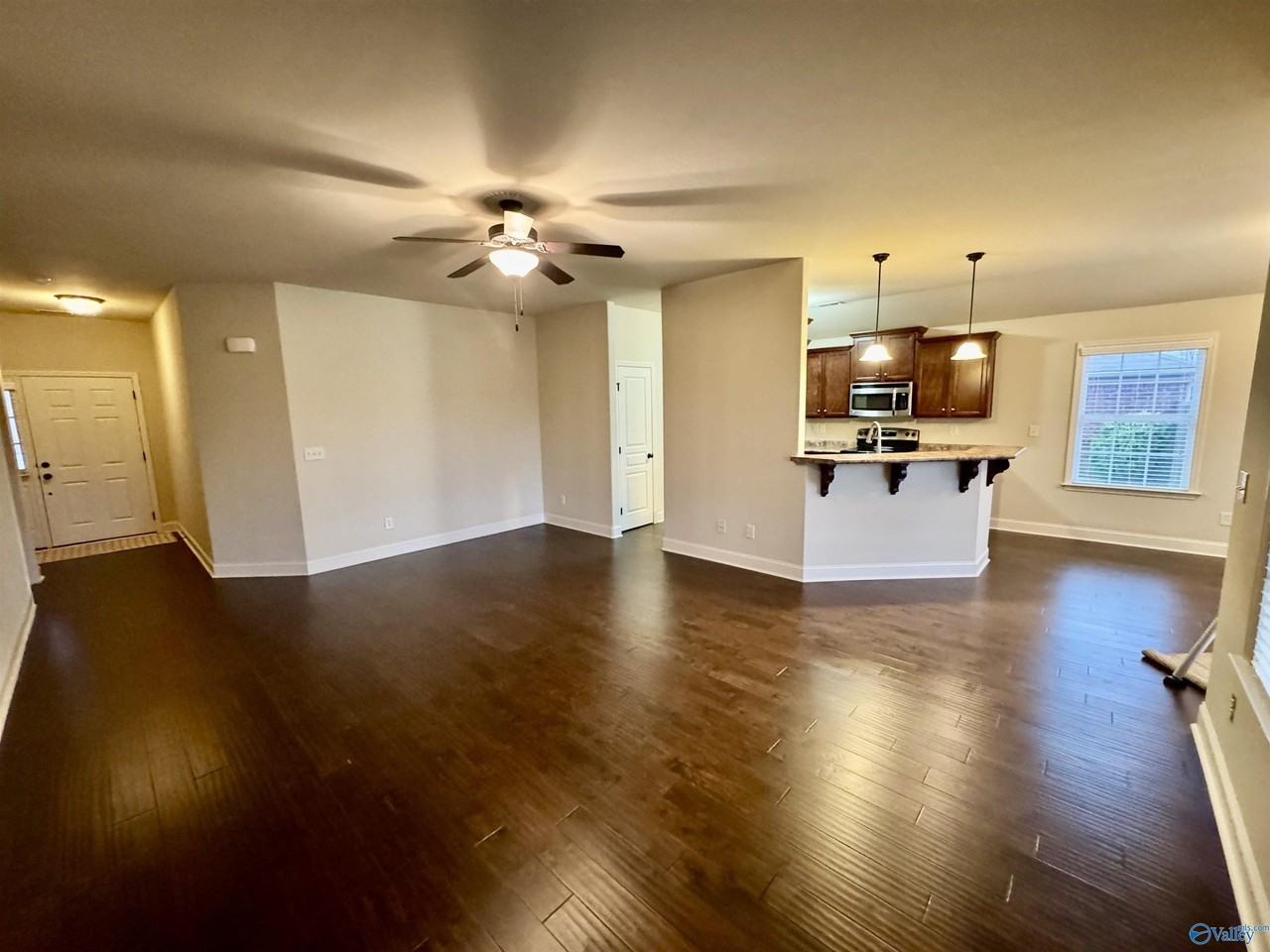 102 Silvermoon Ln - Photo 3 of 19