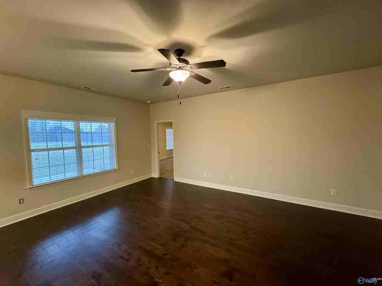 102 Silvermoon Ln - Photo 4 of 19