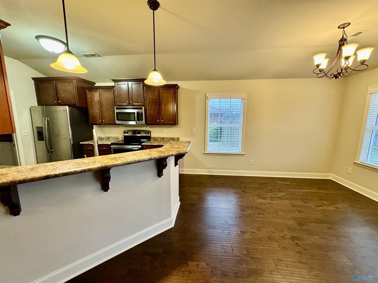 102 Silvermoon Ln - Photo 5 of 19