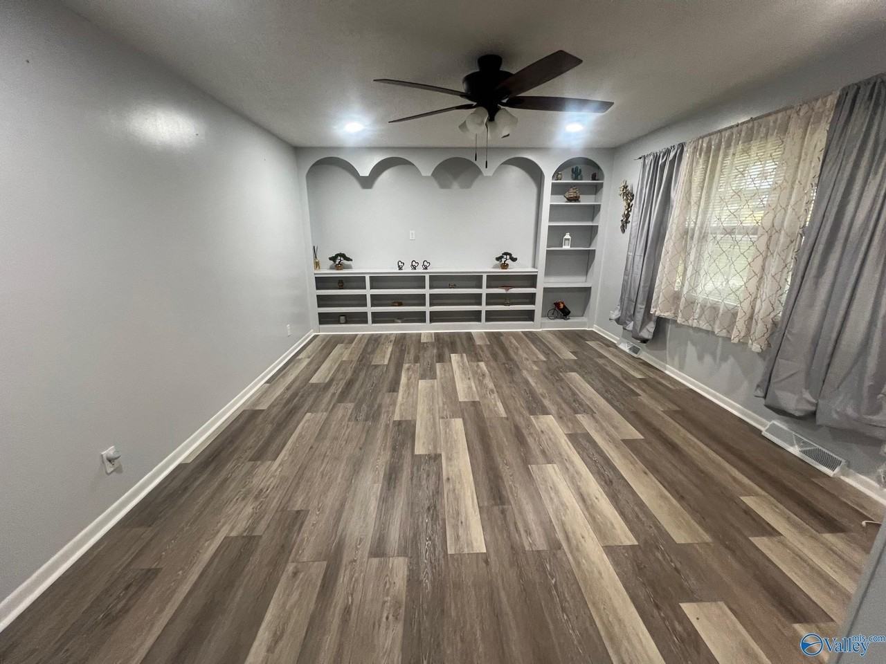 409 Cumberland Dr Se - Photo 2 of 14