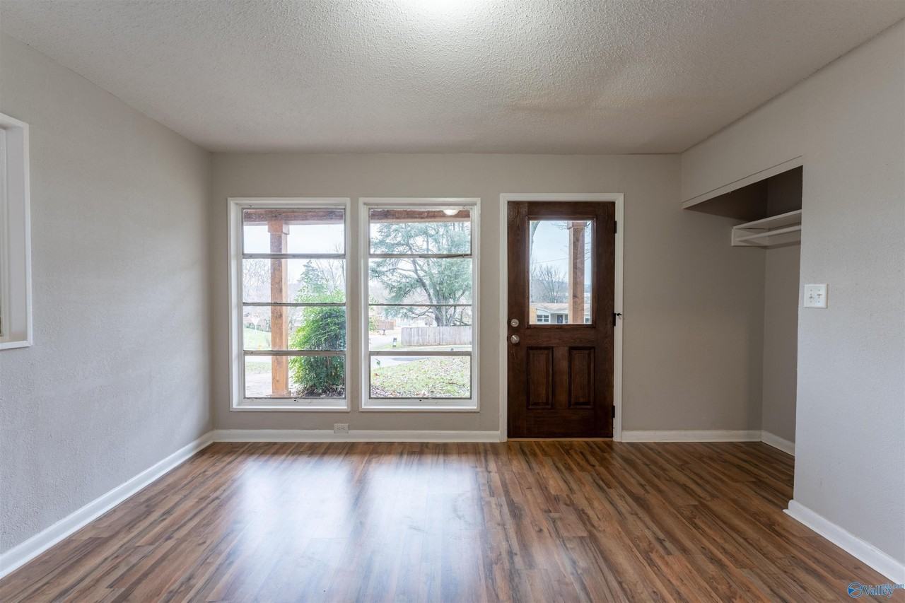 112 Wilkenson Dr Ne - Photo 3 of 19