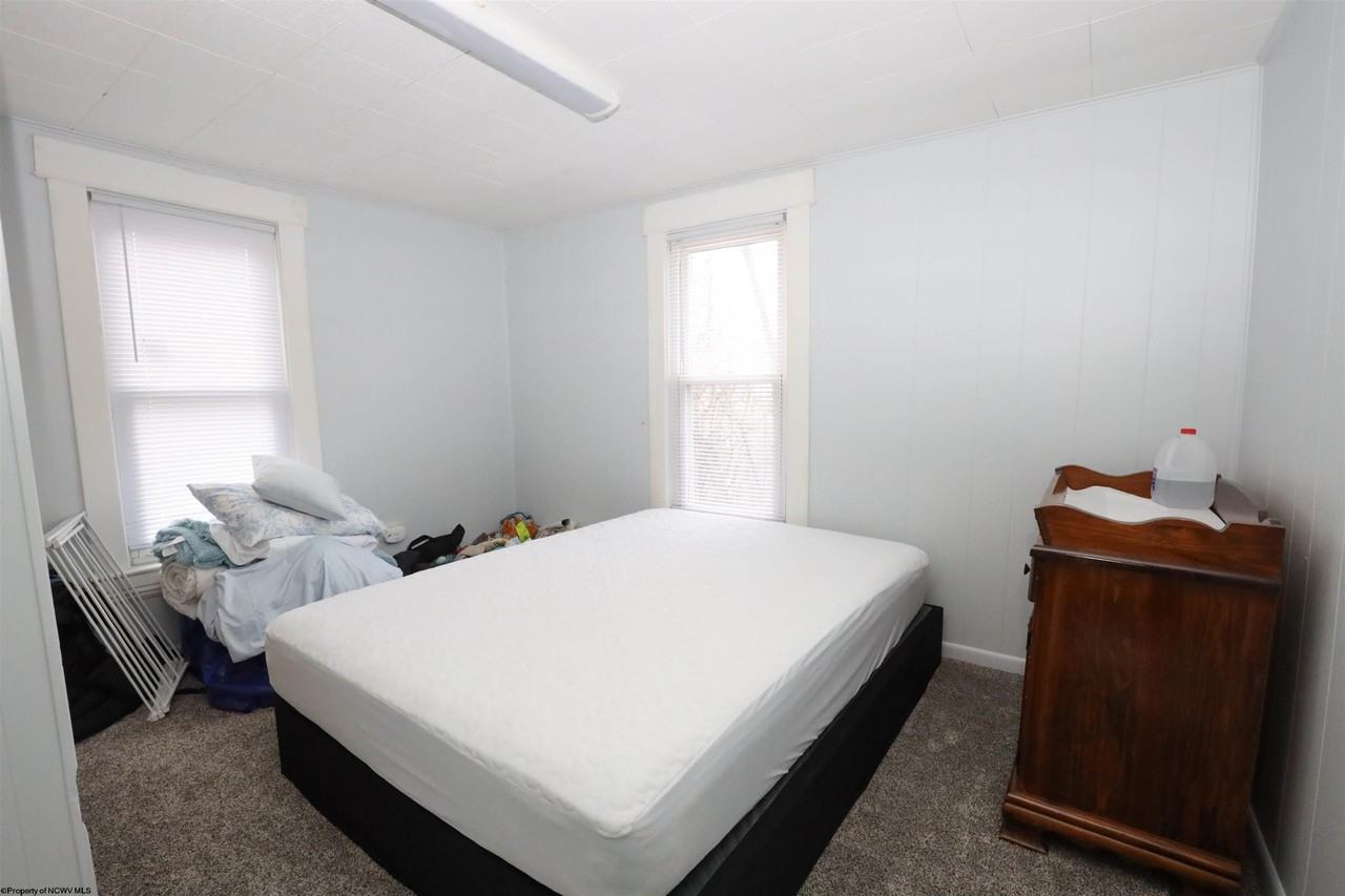 909 College Ave - Photo 2 of 24