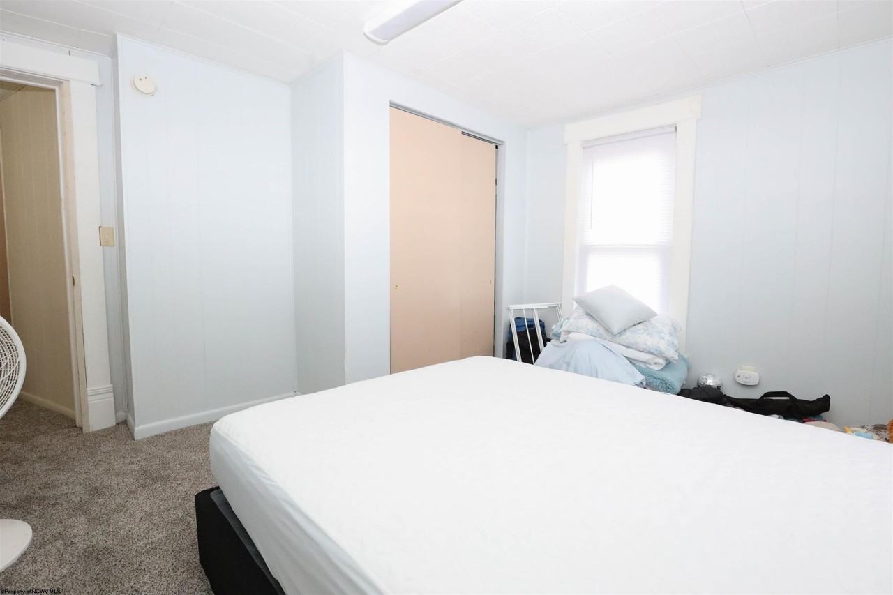 909 College Ave - Photo 3 of 24