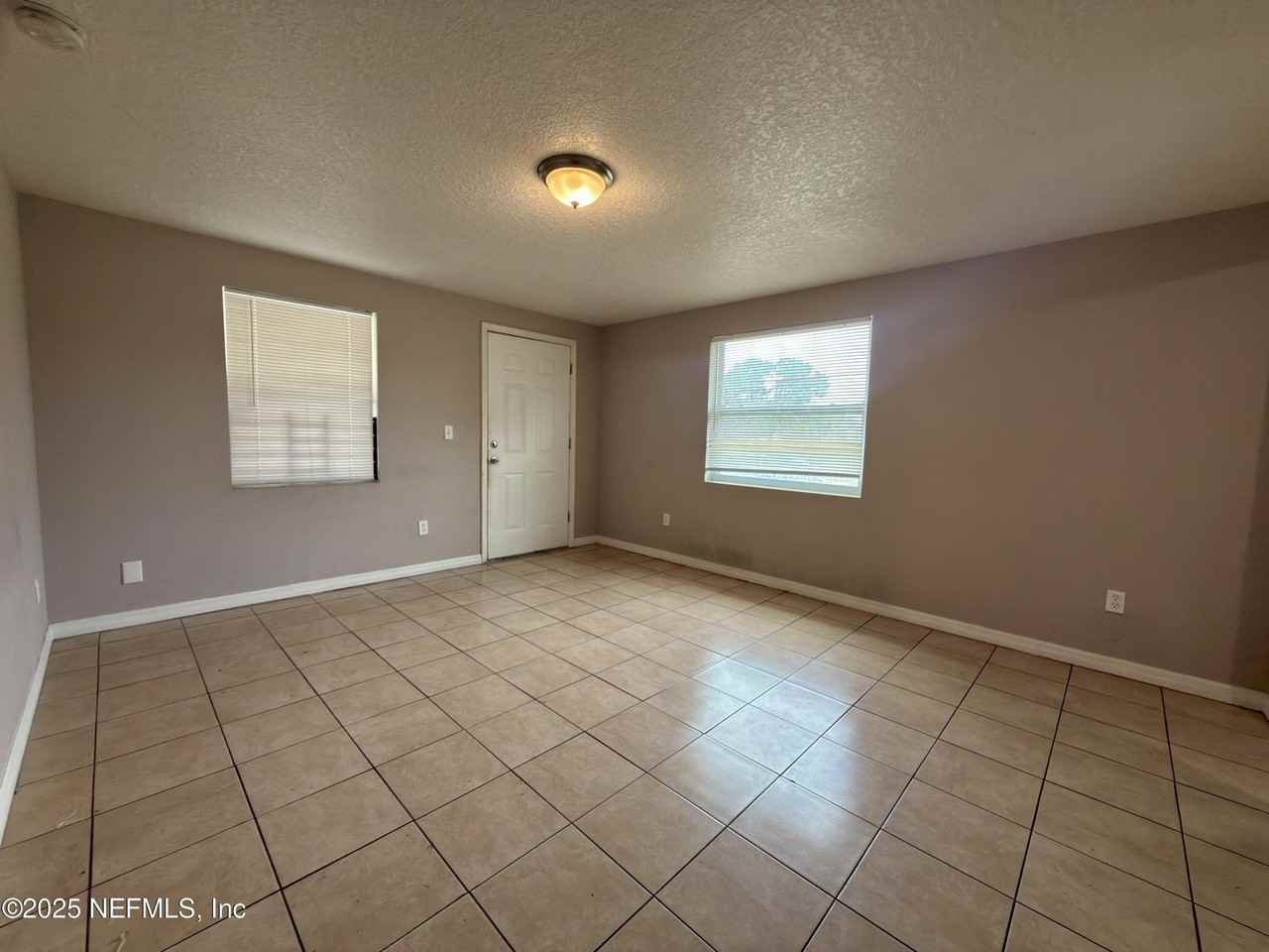 1721 Dot St - Photo 5 of 17