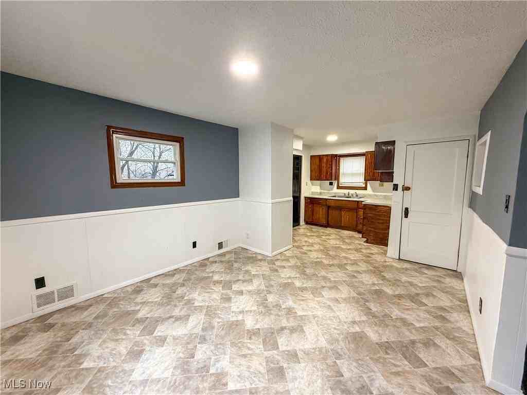 1206 Pitkin Ave - Photo 7 of 20