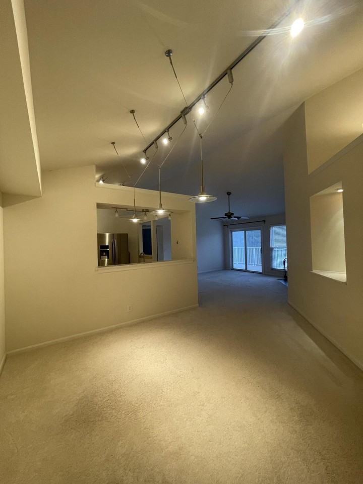 2460 Fountain Pl Unit 3e #3E - Photo 3 of 24