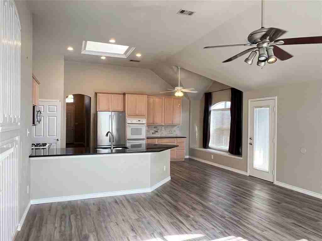 2325 Keystone Dr - Photo 4 of 40