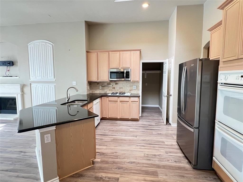 2325 Keystone Dr - Photo 7 of 40